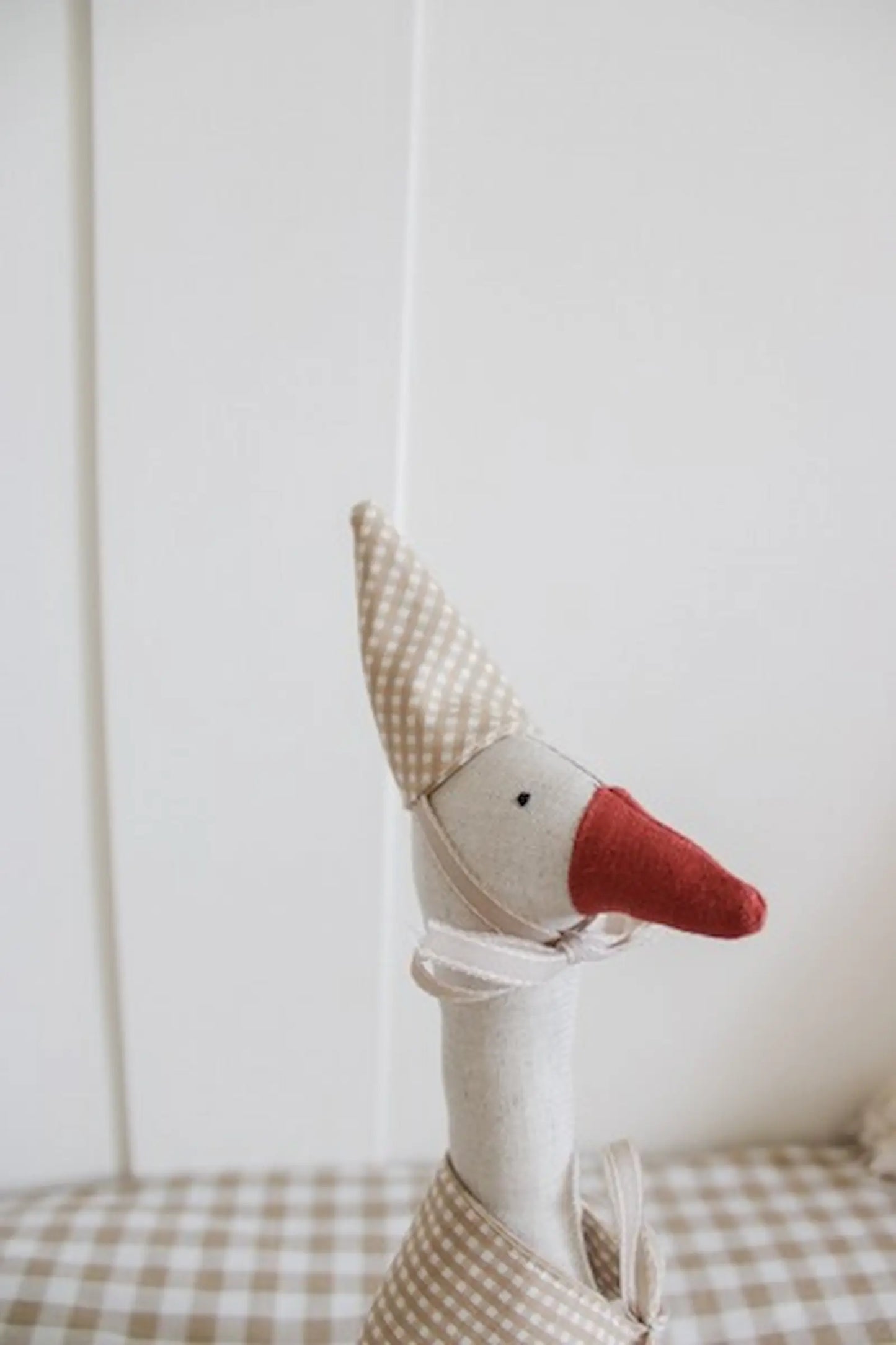 pupazzo artigianale miliblum oca milly con cappellino fatto a mano