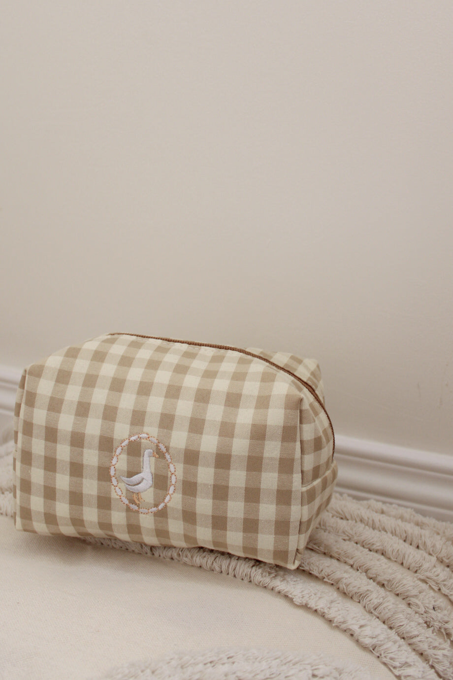 beauty bag miliblum in tessuto con ricamo oca milly di miliblum