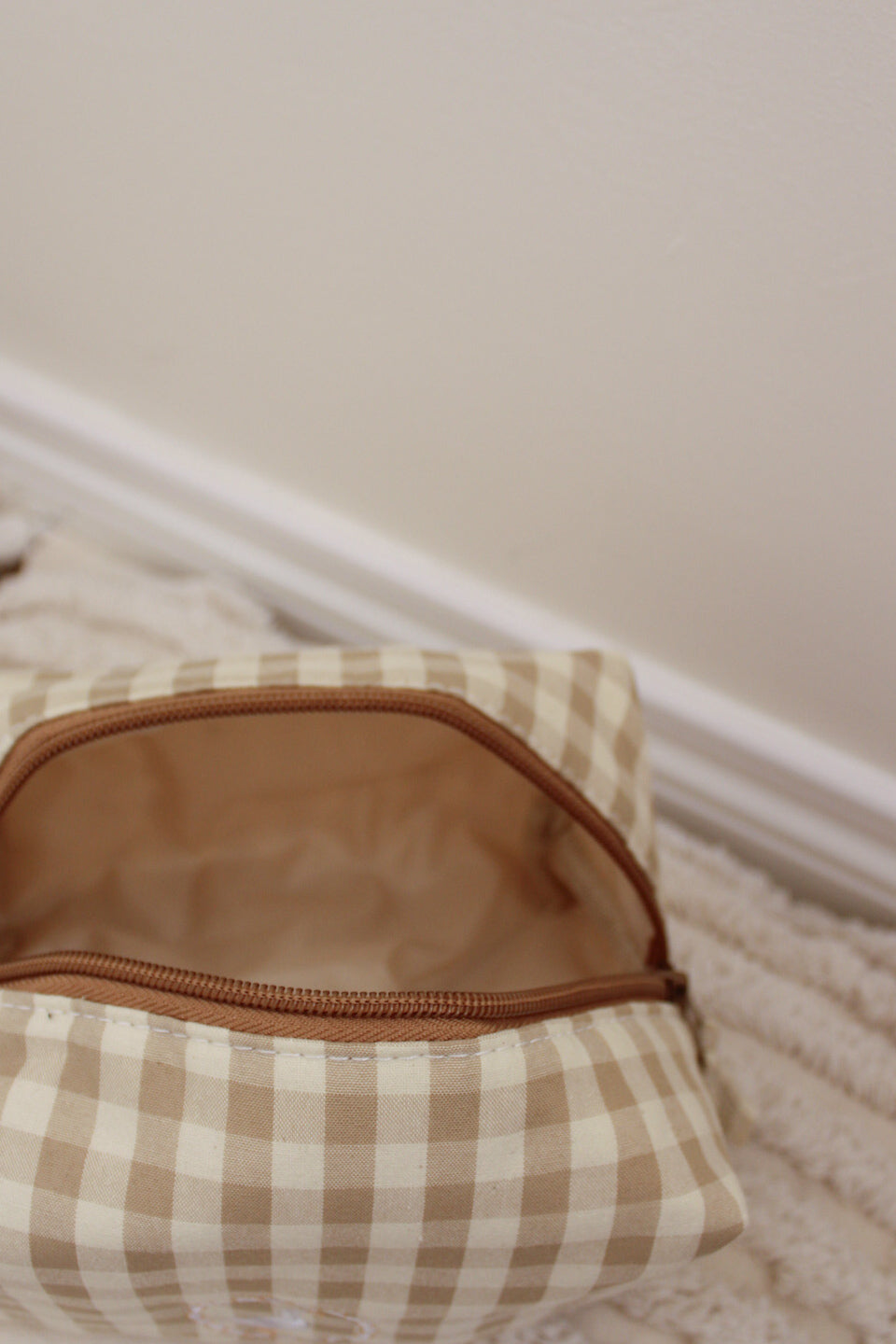 beauty bag miliblum in tessuto con ricamo oca milly di miliblum interno impermeabile