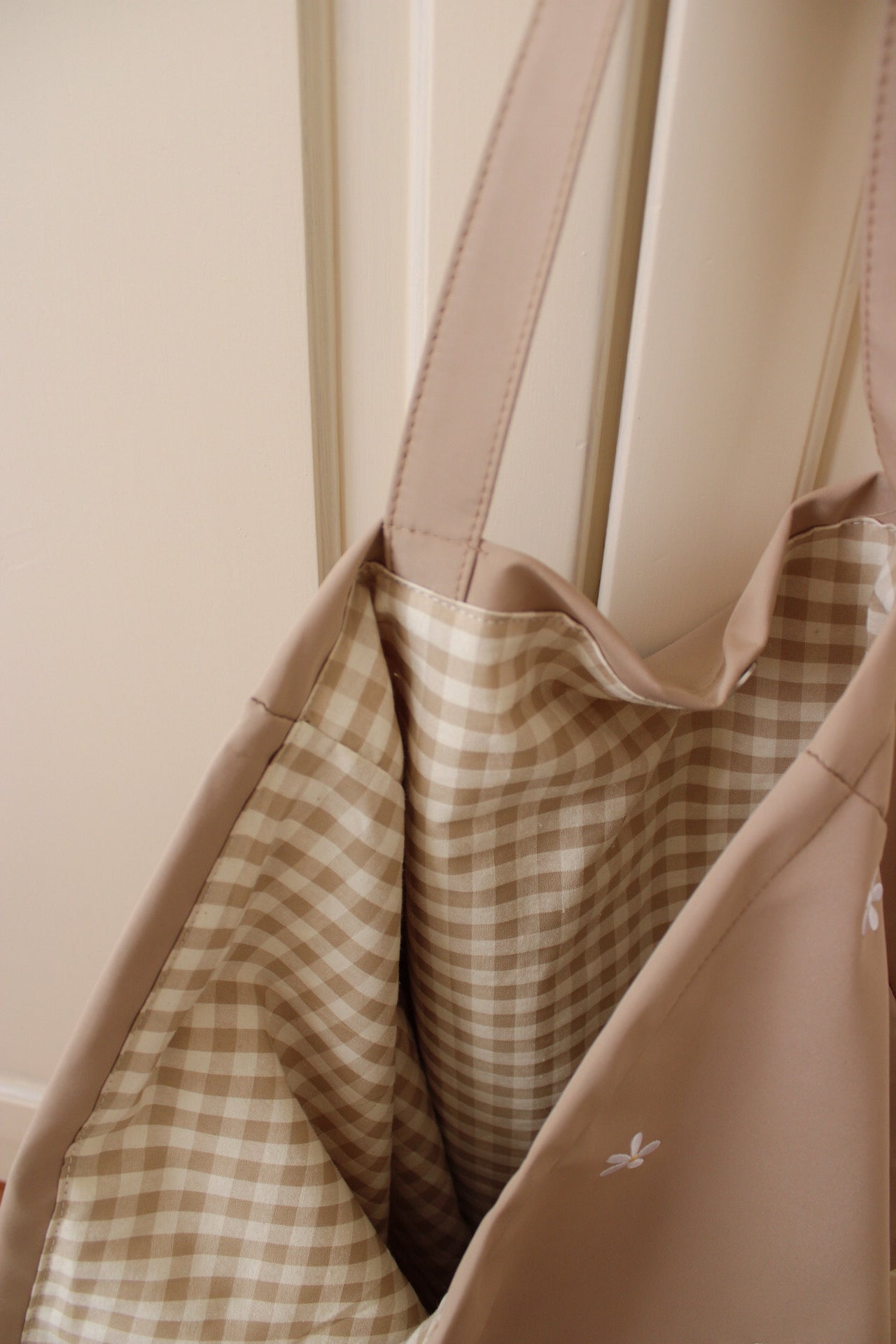 dettaglio borsa mare daisy di miliblum interno tessuto vichy beige