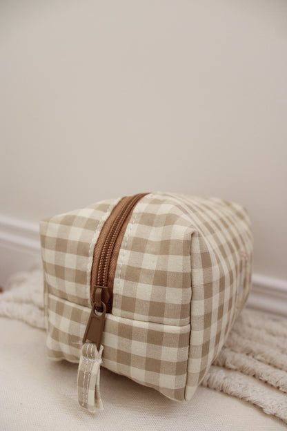 beauty bag miliblum in tessuto con ricamo oca milly di miliblum cerniera marrone