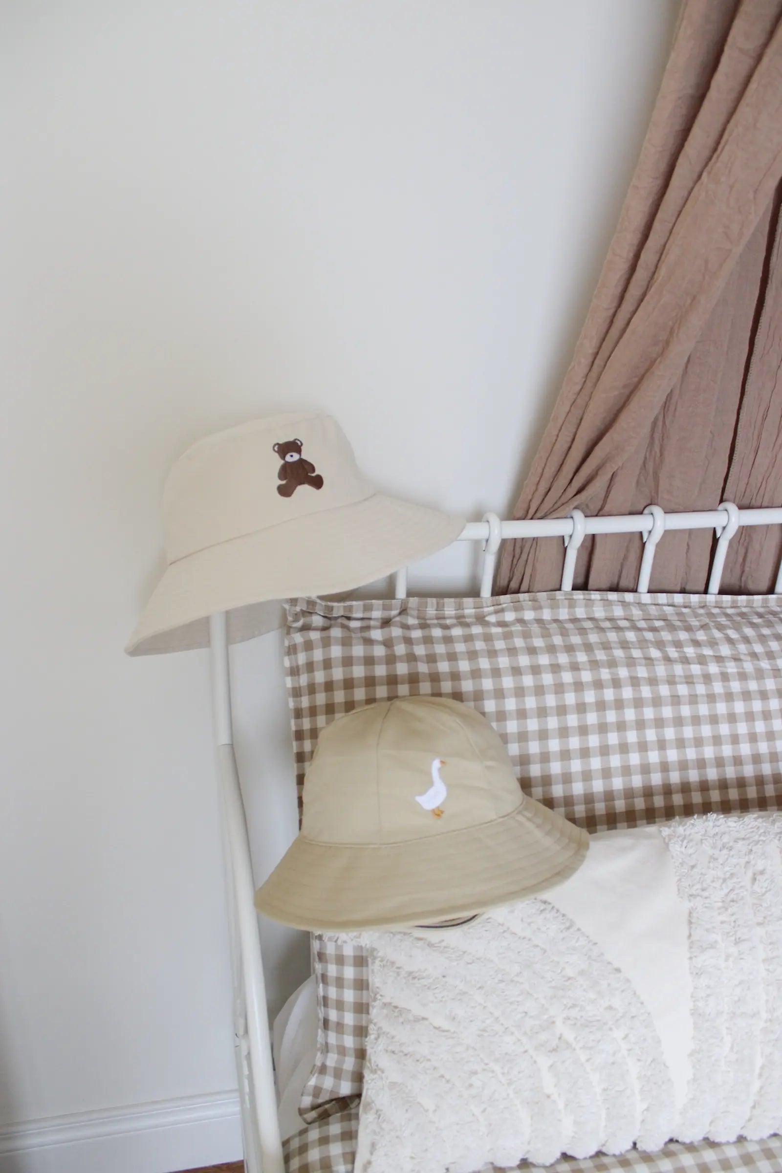cappello bimbi con ricamo orso lou di miliblum con cappellooca milly