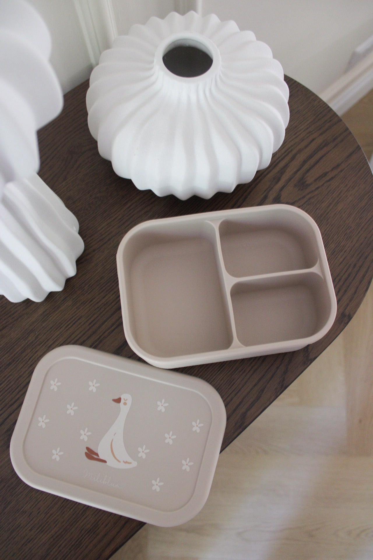 lunchbox miliblum in plastica alimentare beige con oca milly 3 scomparti